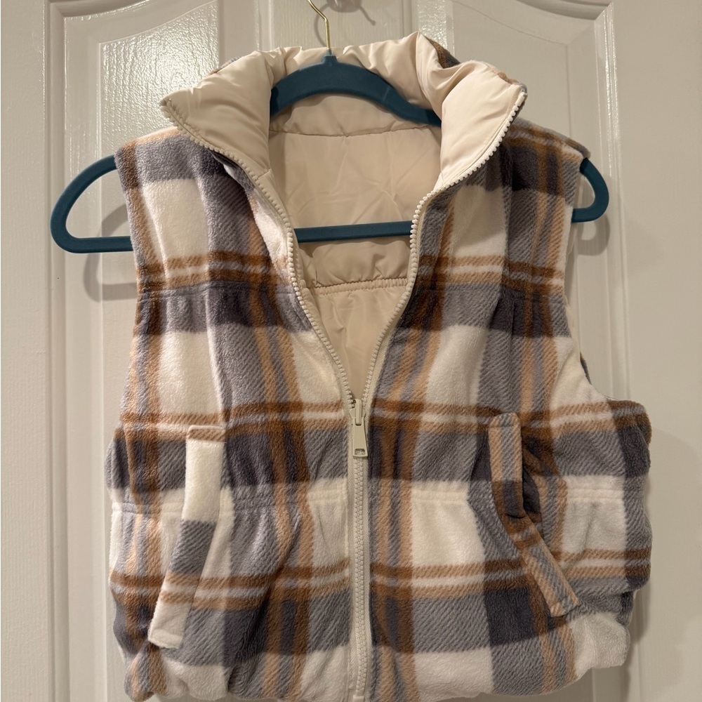 Reversible Cropped Puffer Vest NWT - Picture 3 of 4